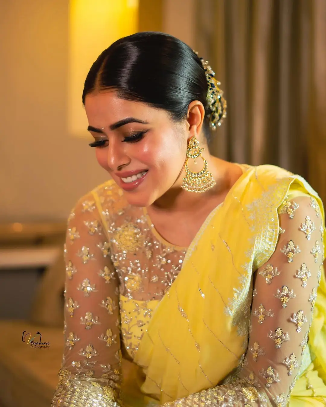 INDIAN TV ACTRESS SHAMNA KASIM PICS IN YELLOW SAREE 8